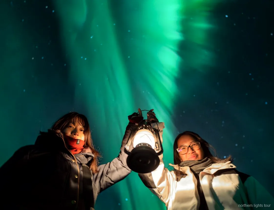 Véhicule chauffé utilisé sur l'excursion aurore boréale de Rovaniemi en Laponie finlandaise