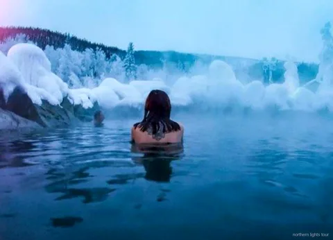 Utomhuspool på Chena Hot Springs Resort på Fairbanks norrskentur