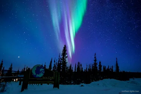 Widoki na rzekę Jukon wzdłuż Dalton Highway na wycieczce Fairbanks za koło podbiegunowe