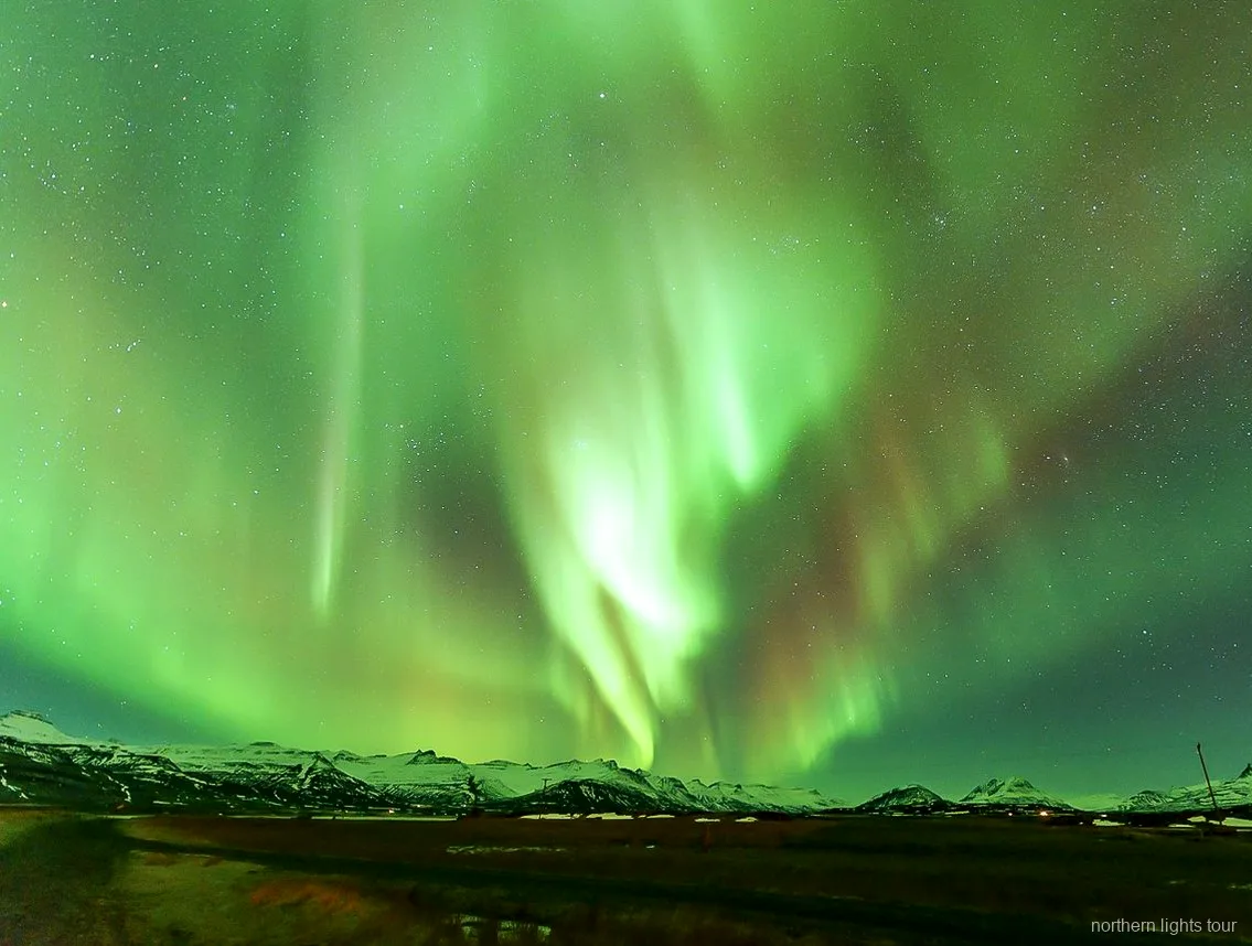 Guide explaining the Aurora Borealis on the Reykjavik premium Northern Lights minibus tour
